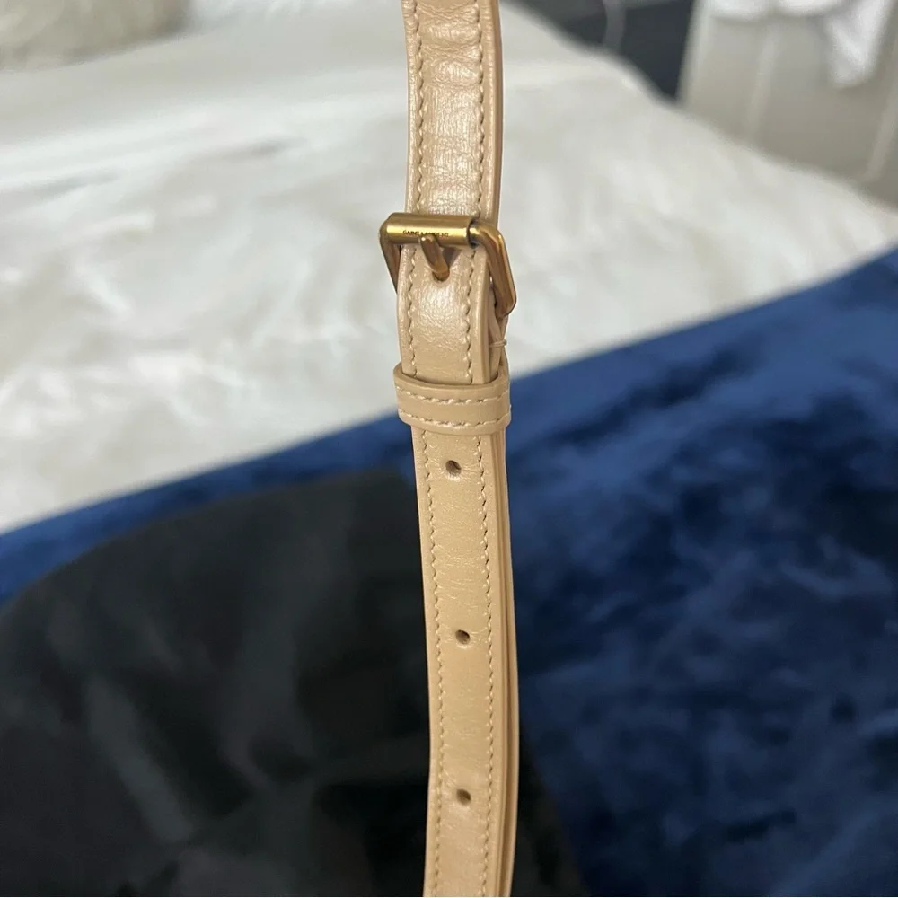 Saint Laurent SAC DE JOUR NANO IN SMOOTH LEATHER - Picture 10 of 16